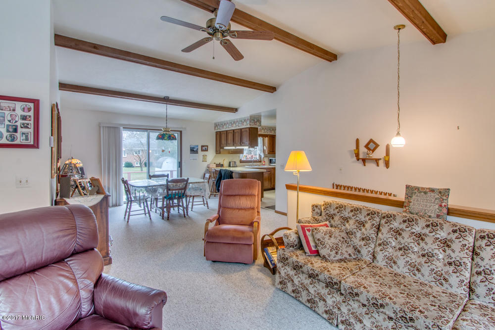 515 E Main St SE, Caledonia, MI 49316 photo 2