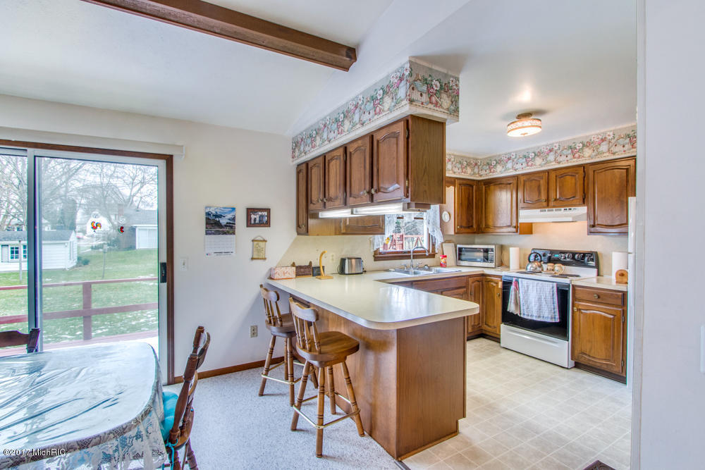 515 E Main St SE, Caledonia, MI 49316 photo 4
