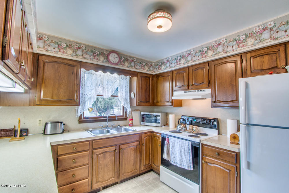 515 E Main St SE, Caledonia, MI 49316 photo 5