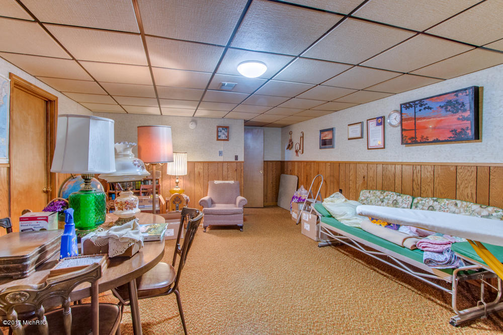 515 E Main St SE, Caledonia, MI 49316 photo 12