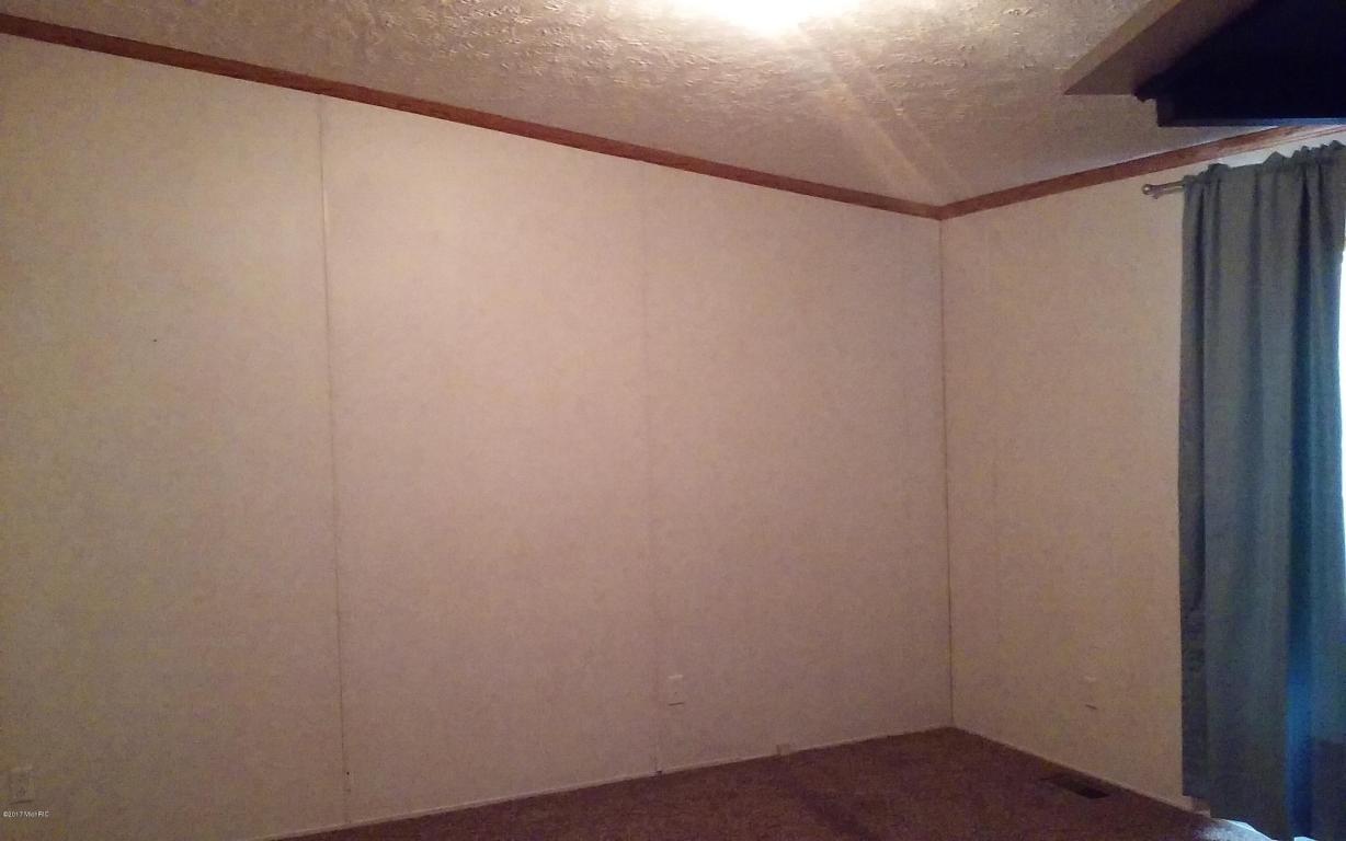 959 E James, White Cloud, MI 49349 photo 10