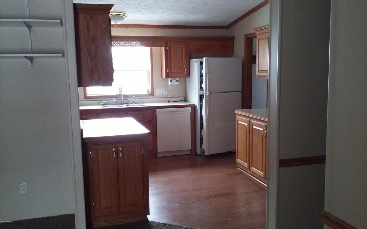 959 E James, White Cloud, MI 49349 photo 5