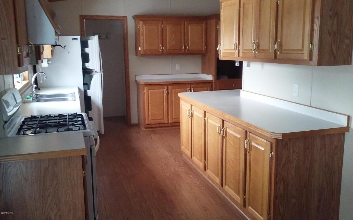 959 E James, White Cloud, MI 49349 photo 4