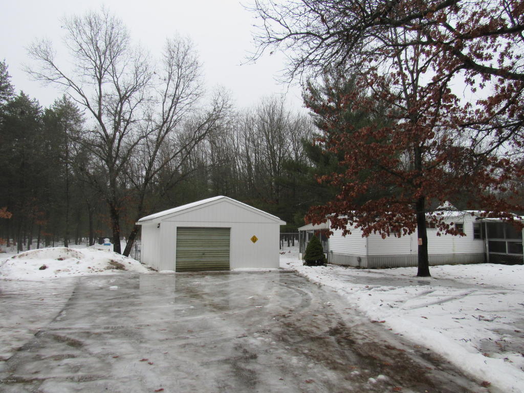 9444 E 56th St, Newaygo, MI 49337 photo 2