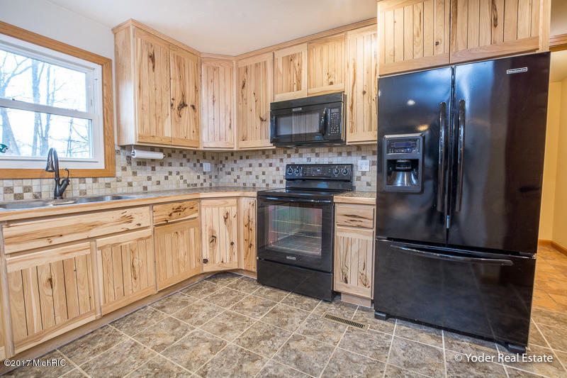 580 W Dowling Rd, Dowling, MI 49050 photo 16