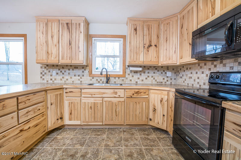 580 W Dowling Rd, Dowling, MI 49050 photo 17