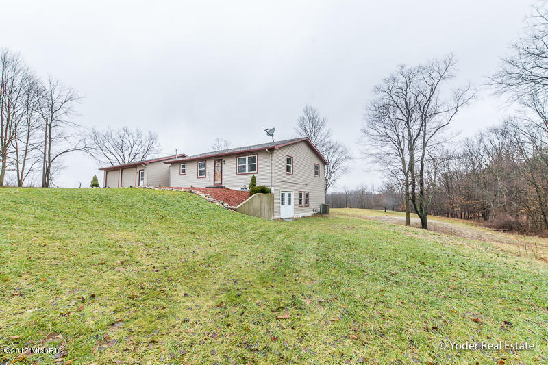 580 W Dowling Rd, Dowling, MI 49050 photo 3