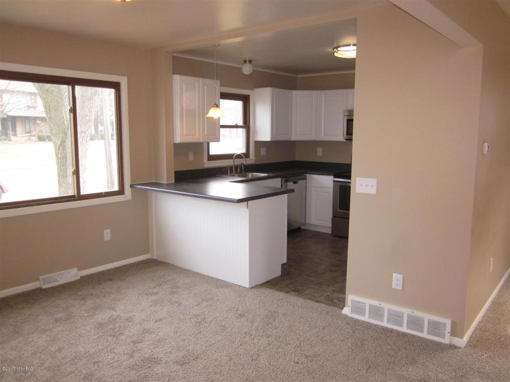 241 N Sunset St, Plainwell, MI 49080 photo 18