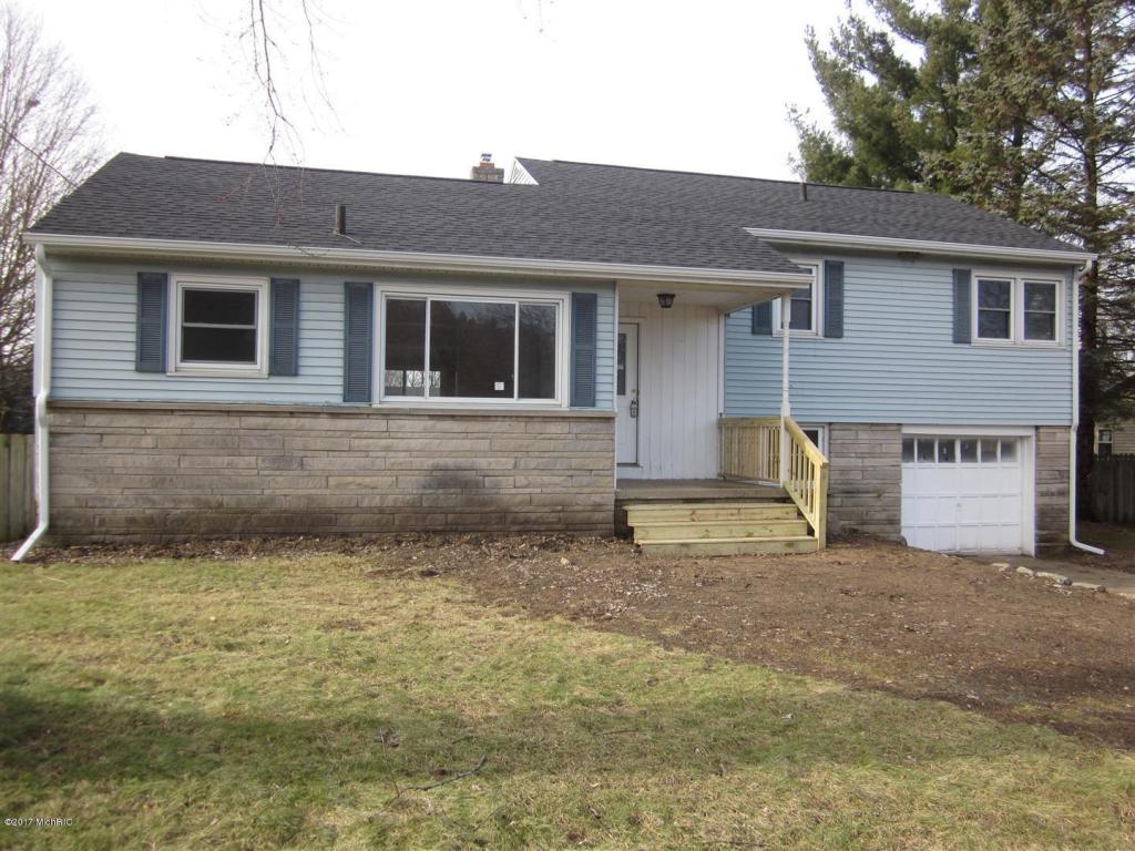 241 N Sunset St, Plainwell, MI 49080 photo 1