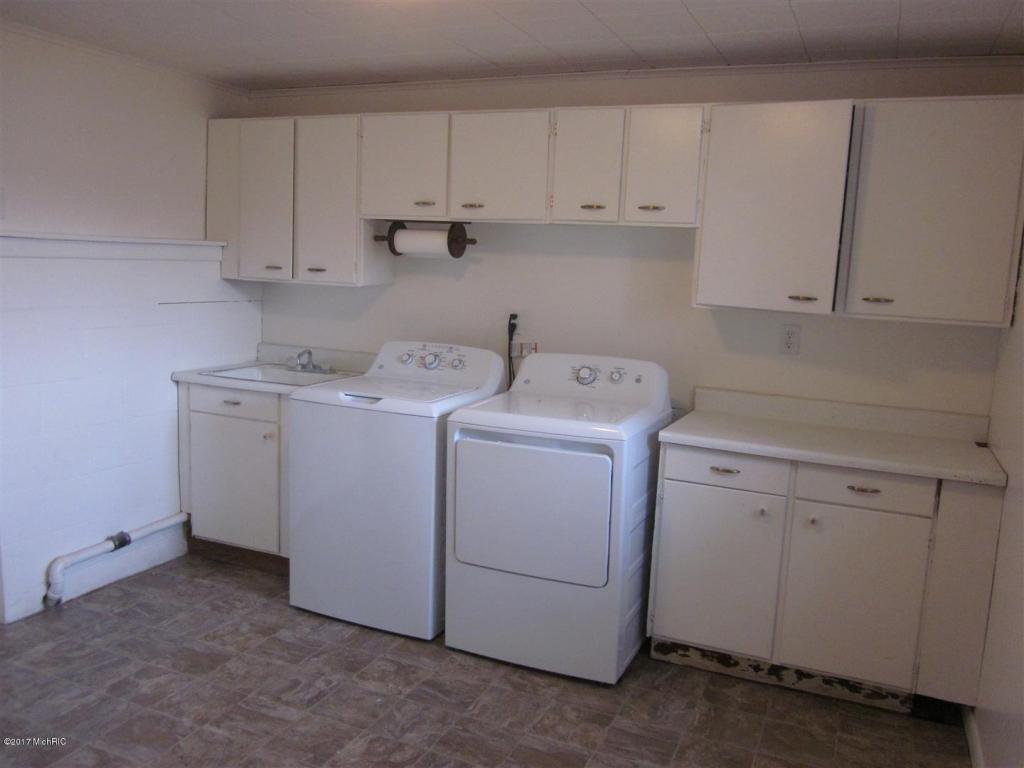 241 N Sunset St, Plainwell, MI 49080 photo 38