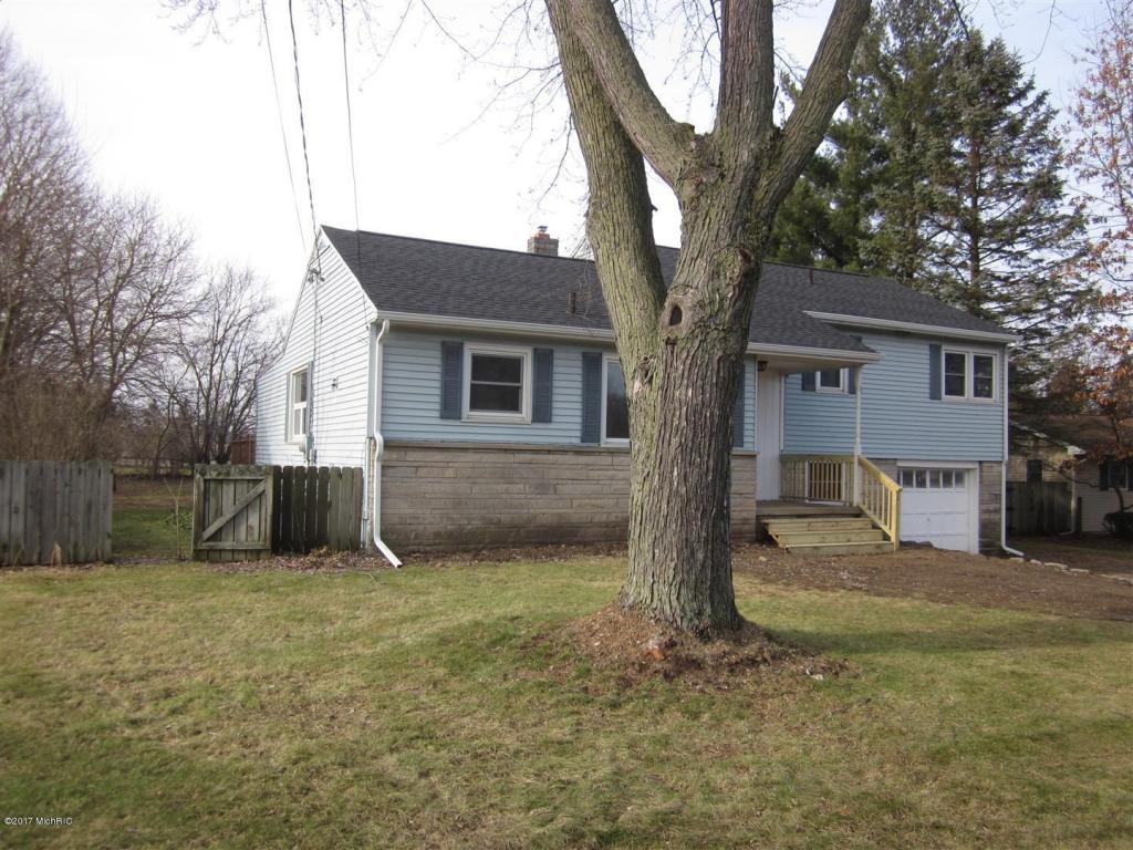 241 N Sunset St, Plainwell, MI 49080 photo 2