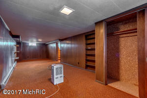 407 East Dr, Marshall, MI 49068 photo 16