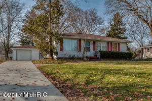 407 East Dr, Marshall, MI 49068 photo 2