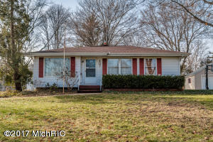 407 East Dr, Marshall, MI 49068 photo 1