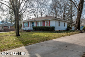 407 East Dr, Marshall, MI 49068 photo 3