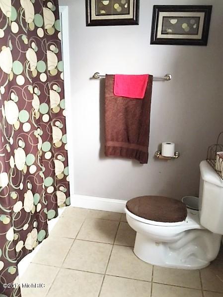 544 E Main St, Ionia, MI 48846 photo 9