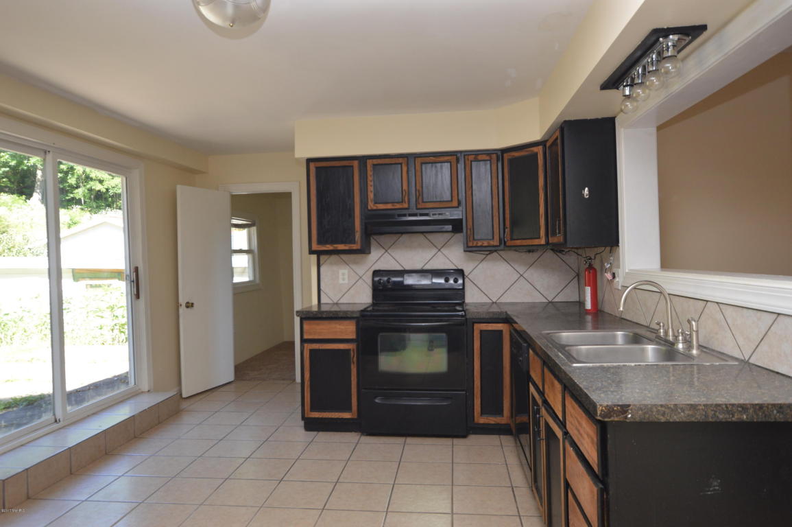 544 E Main St, Ionia, MI 48846 photo 6