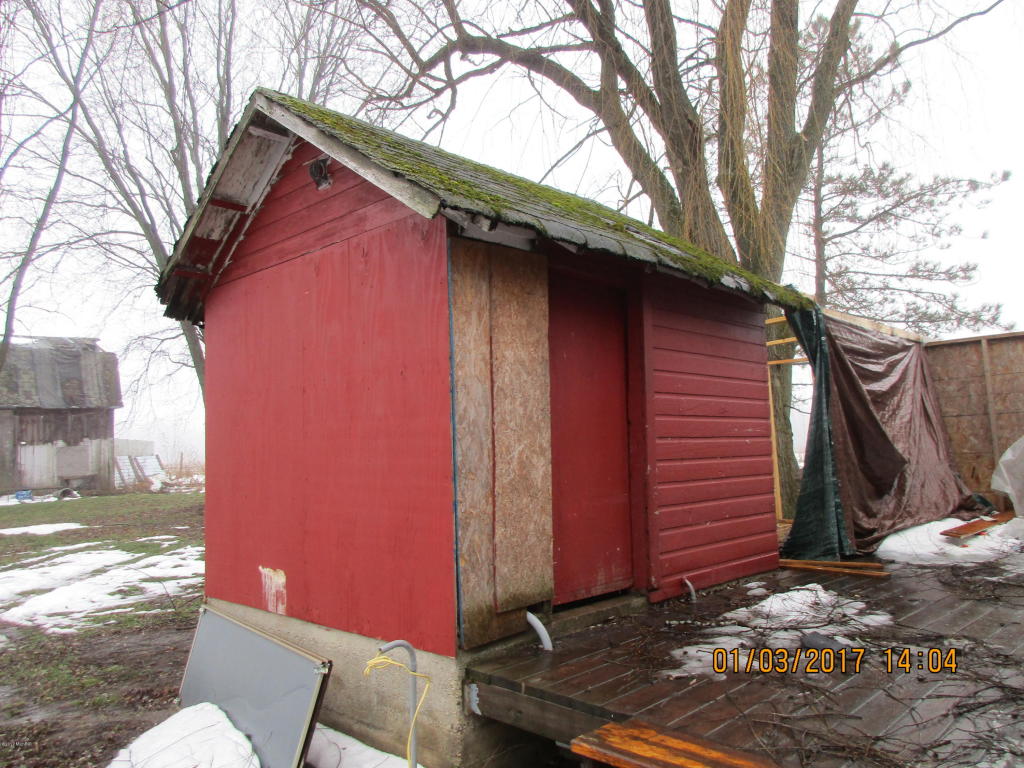 5024 E 4 Mile Rd, White Cloud, MI 49349 photo 3