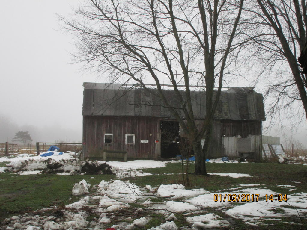 5024 E 4 Mile Rd, White Cloud, MI 49349 photo 2