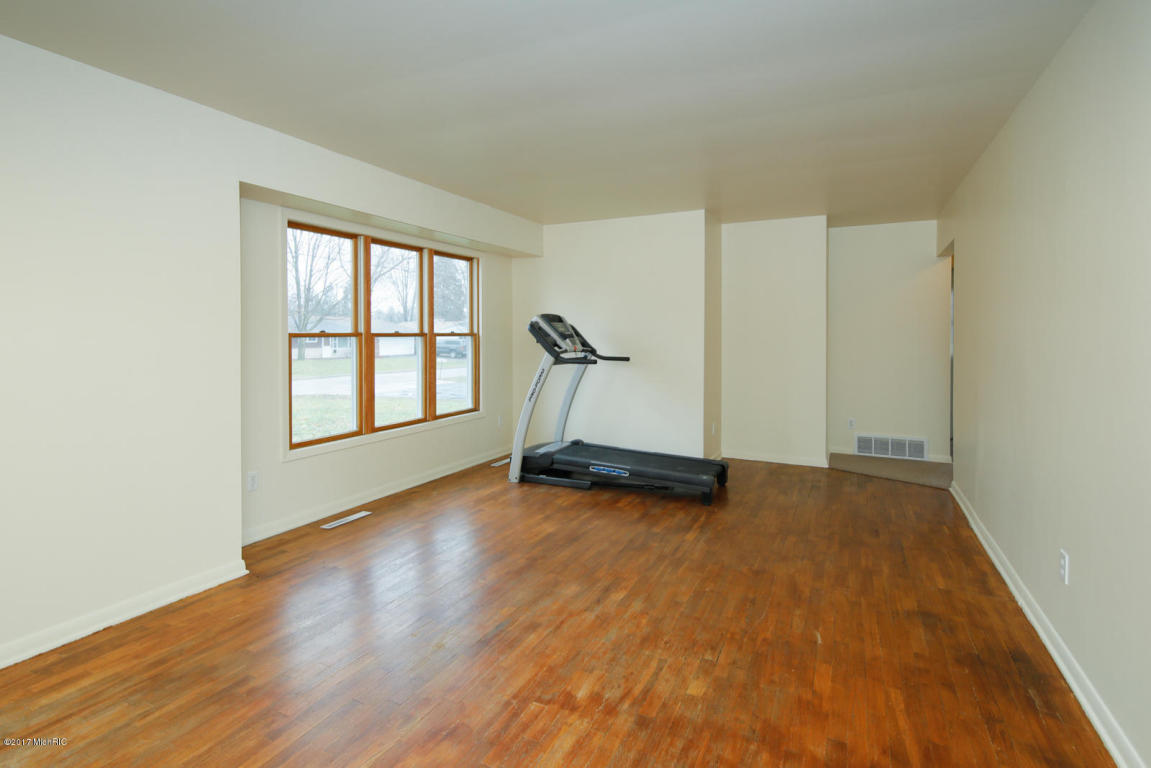 110 Starlight St, Battle Creek, MI 49037 photo 3