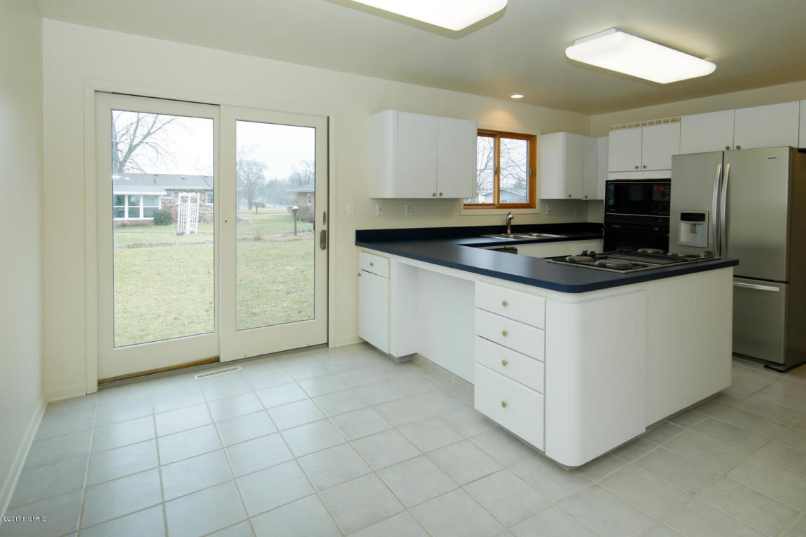 110 Starlight St, Battle Creek, MI 49037 photo 6