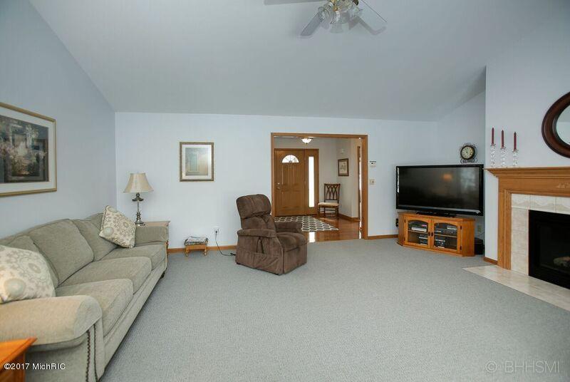 167 Hickory Hls, Marshall, MI 49068 photo 6