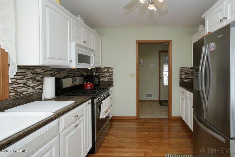 167 Hickory Hls, Marshall, MI 49068 photo 9