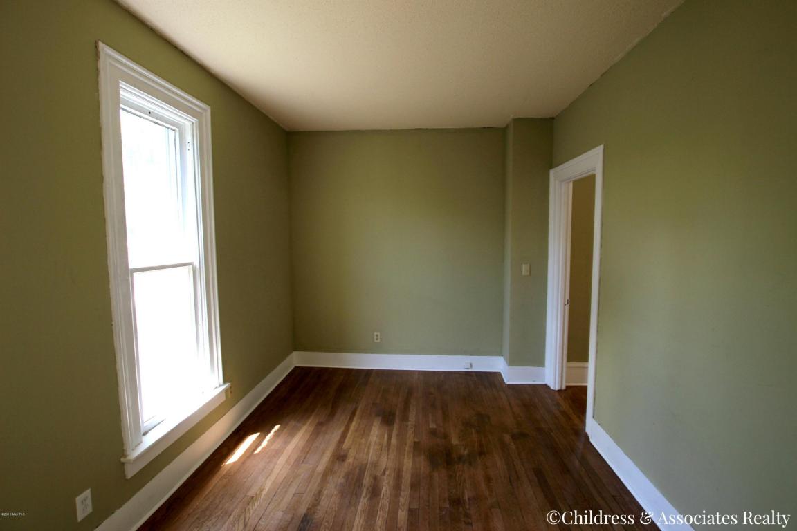 518 Spring St SE, Lowell, MI 49331 photo 9
