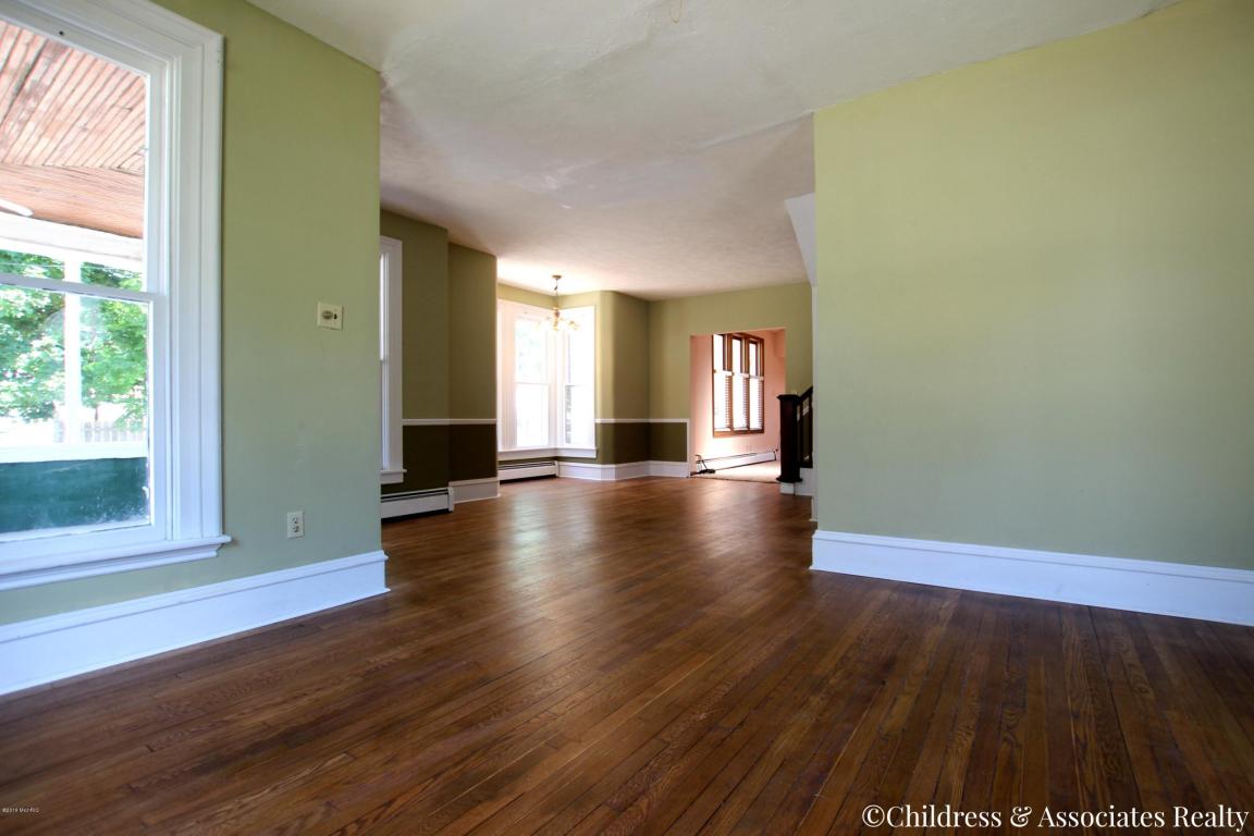 518 Spring St SE, Lowell, MI 49331 photo 5