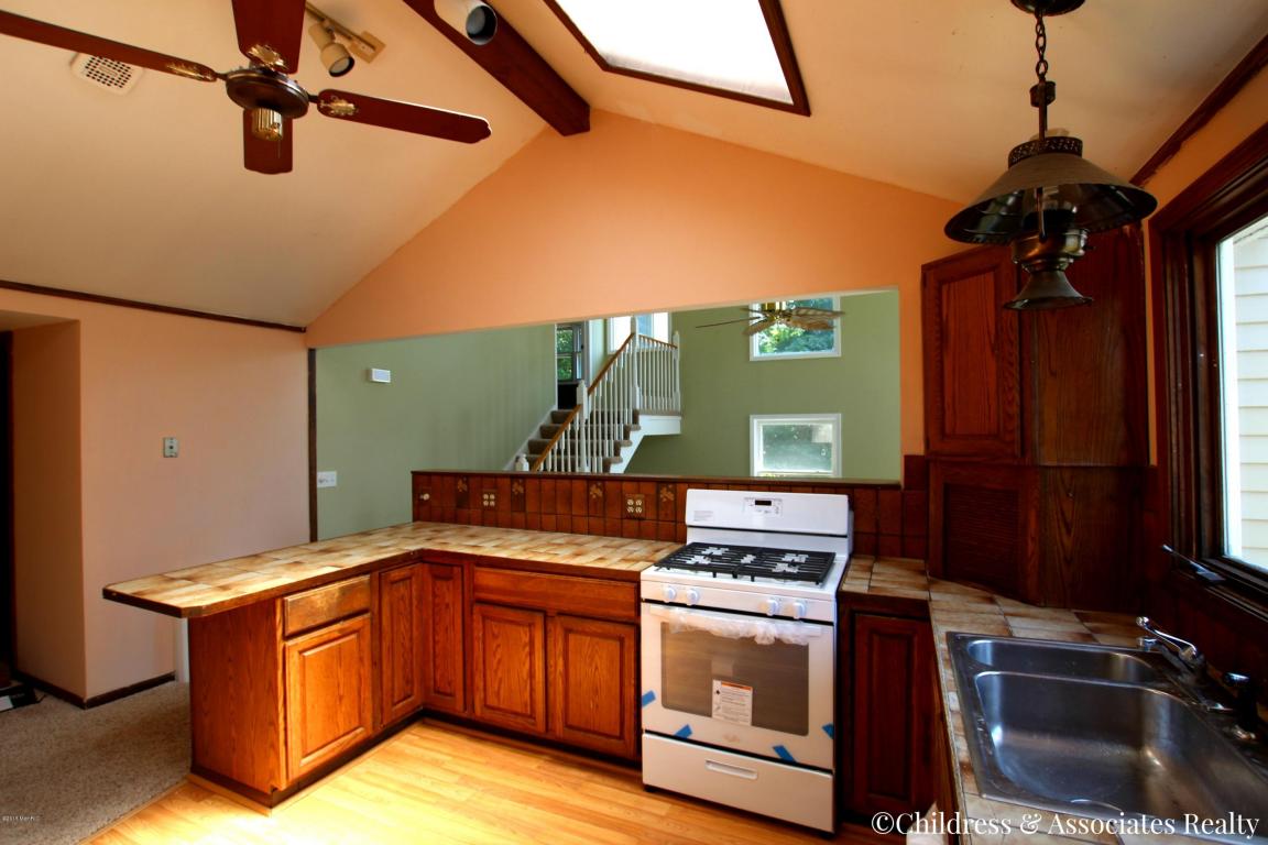 518 Spring St SE, Lowell, MI 49331 photo 12