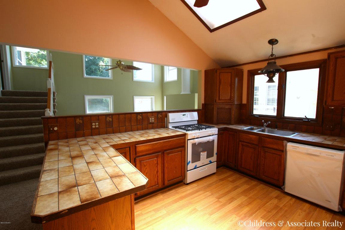 518 Spring St SE, Lowell, MI 49331 photo 11
