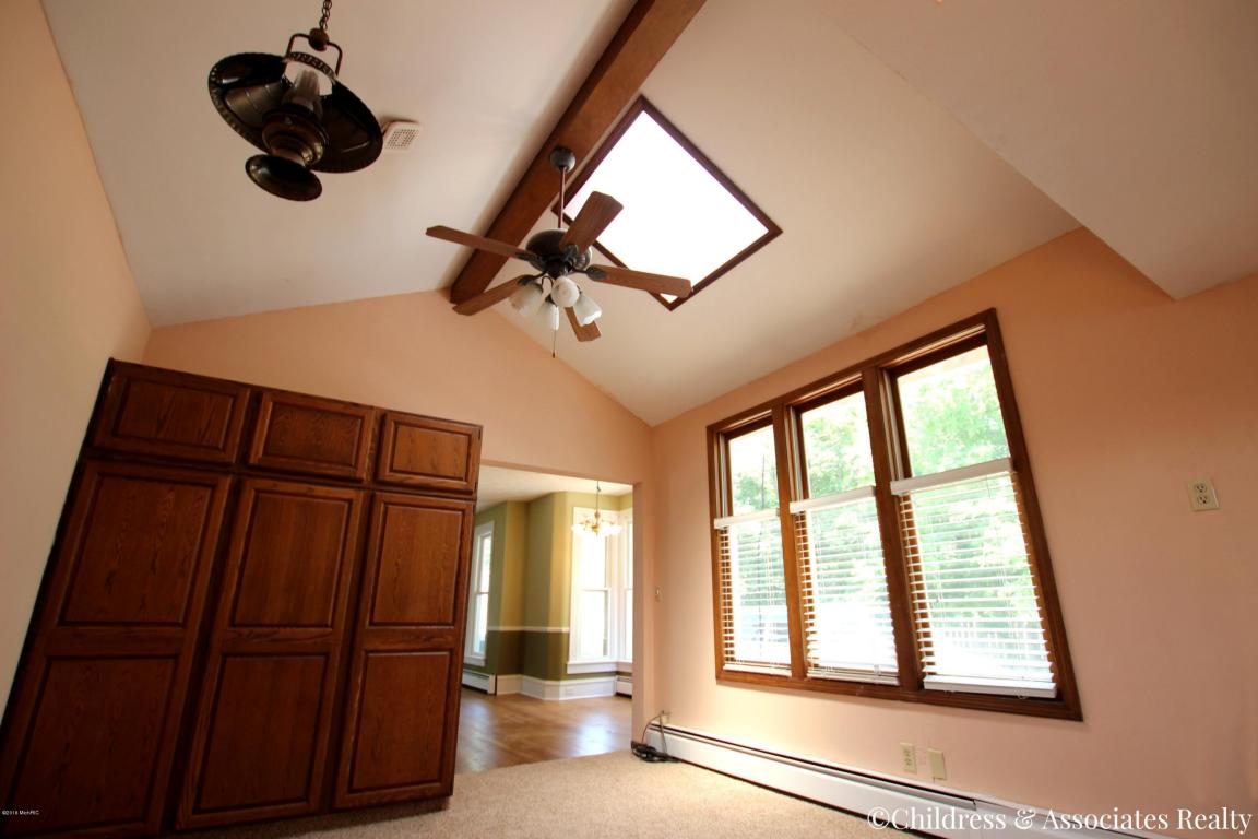 518 Spring St SE, Lowell, MI 49331 photo 7