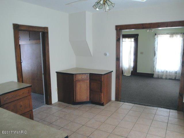 407 E Johnson St, Hart, MI 49420 photo 9
