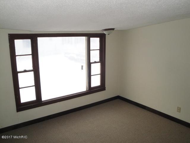 407 E Johnson St, Hart, MI 49420 photo 6