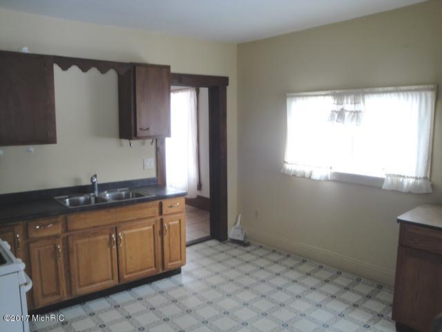 407 E Johnson St, Hart, MI 49420 photo 8