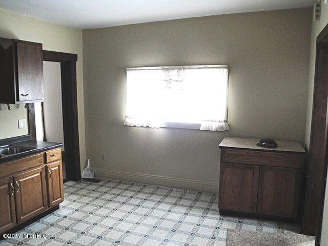 407 E Johnson St, Hart, MI 49420 photo 5