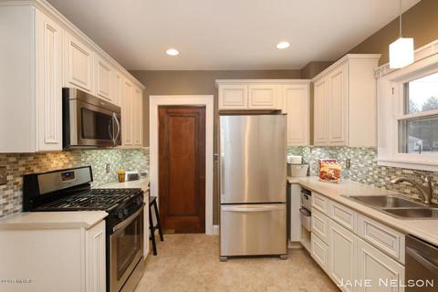 142 Mill St, Saranac, MI 48881 photo 3