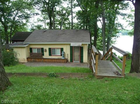58332 E Clear Lk, Three Rivers, MI 49093 photo 1