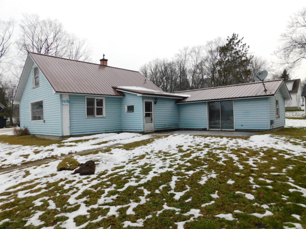 8125 Third St, Onekama, MI 49675 photo 2