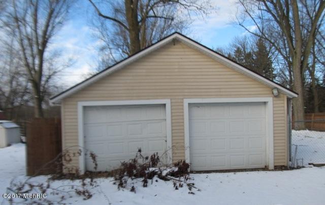 516 Maple St, Three Rivers, MI 49093 photo 2