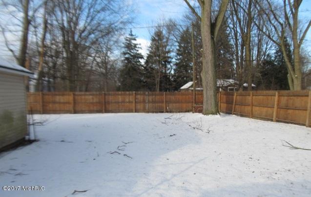 516 Maple St, Three Rivers, MI 49093 photo 3