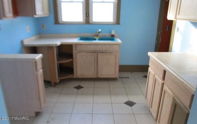 516 Maple St, Three Rivers, MI 49093 photo 8