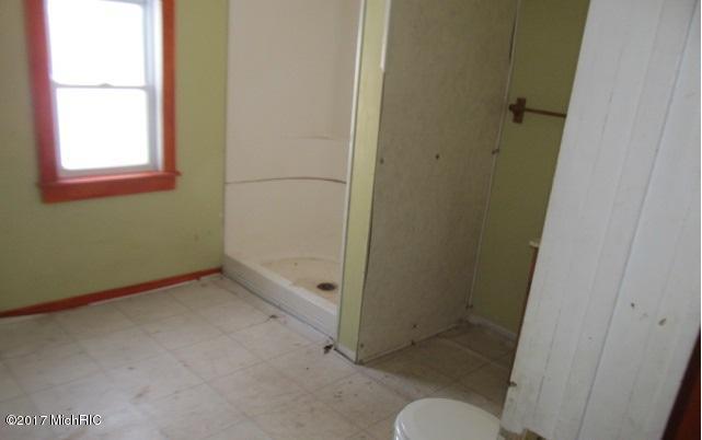 516 Maple St, Three Rivers, MI 49093 photo 9