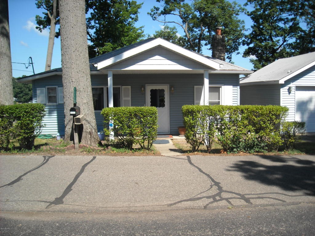11112 Long Point Dr, Plainwell, MI 49080 photo 2