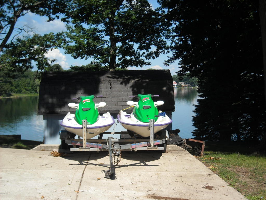 11112 Long Point Dr, Plainwell, MI 49080 photo 4