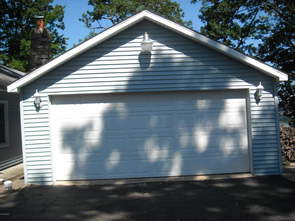 11112 Long Point Dr, Plainwell, MI 49080 photo 3