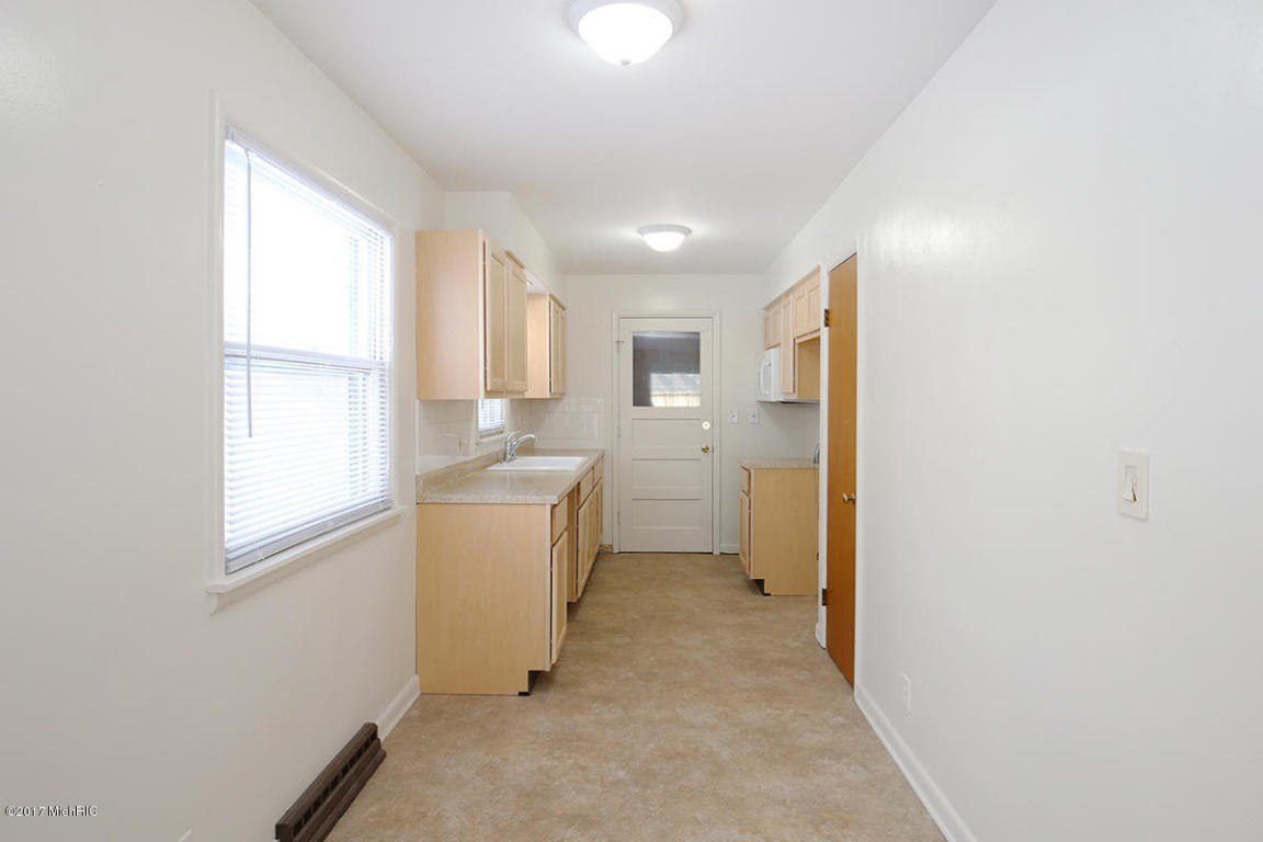 523 W Ellis St, Belding, MI 48809 photo 8