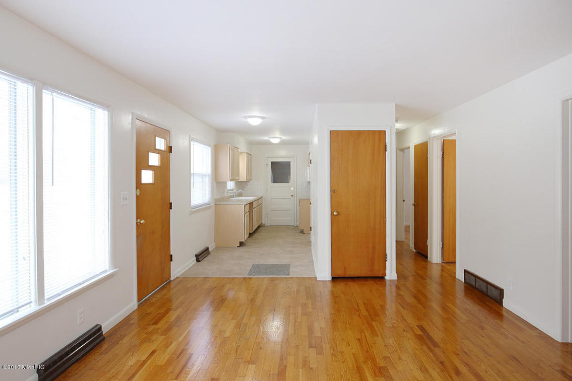 523 W Ellis St, Belding, MI 48809 photo 5