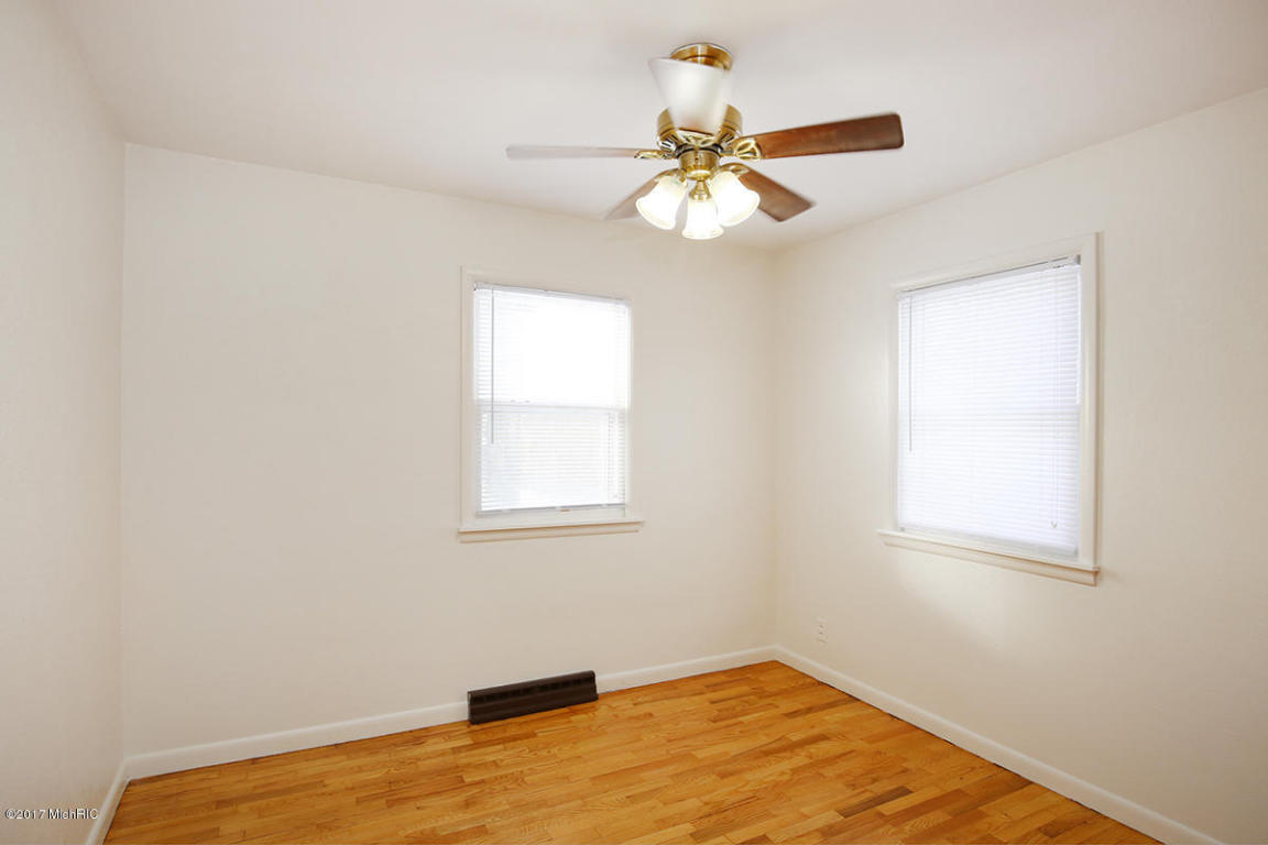 523 W Ellis St, Belding, MI 48809 photo 11