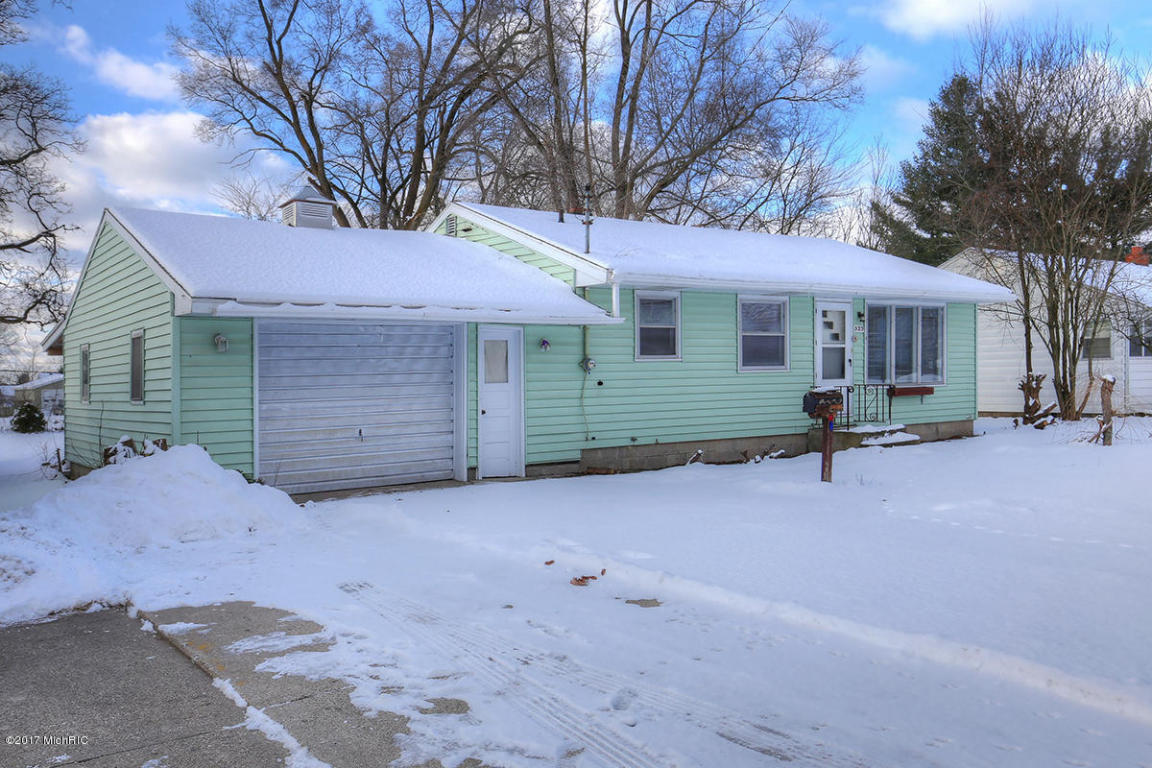 523 W Ellis St, Belding, MI 48809 photo 3